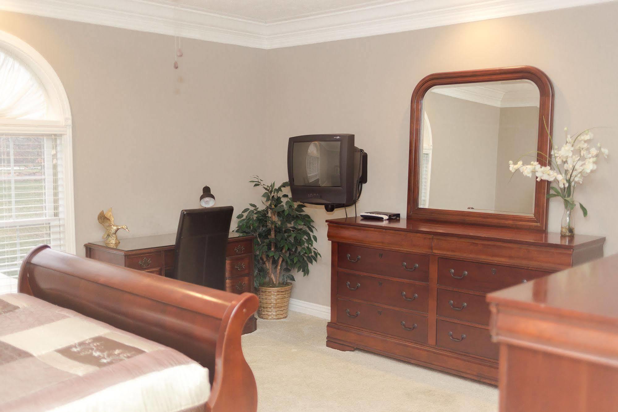 Lafayette Grand Manor Apartment Waynesville Bagian luar foto