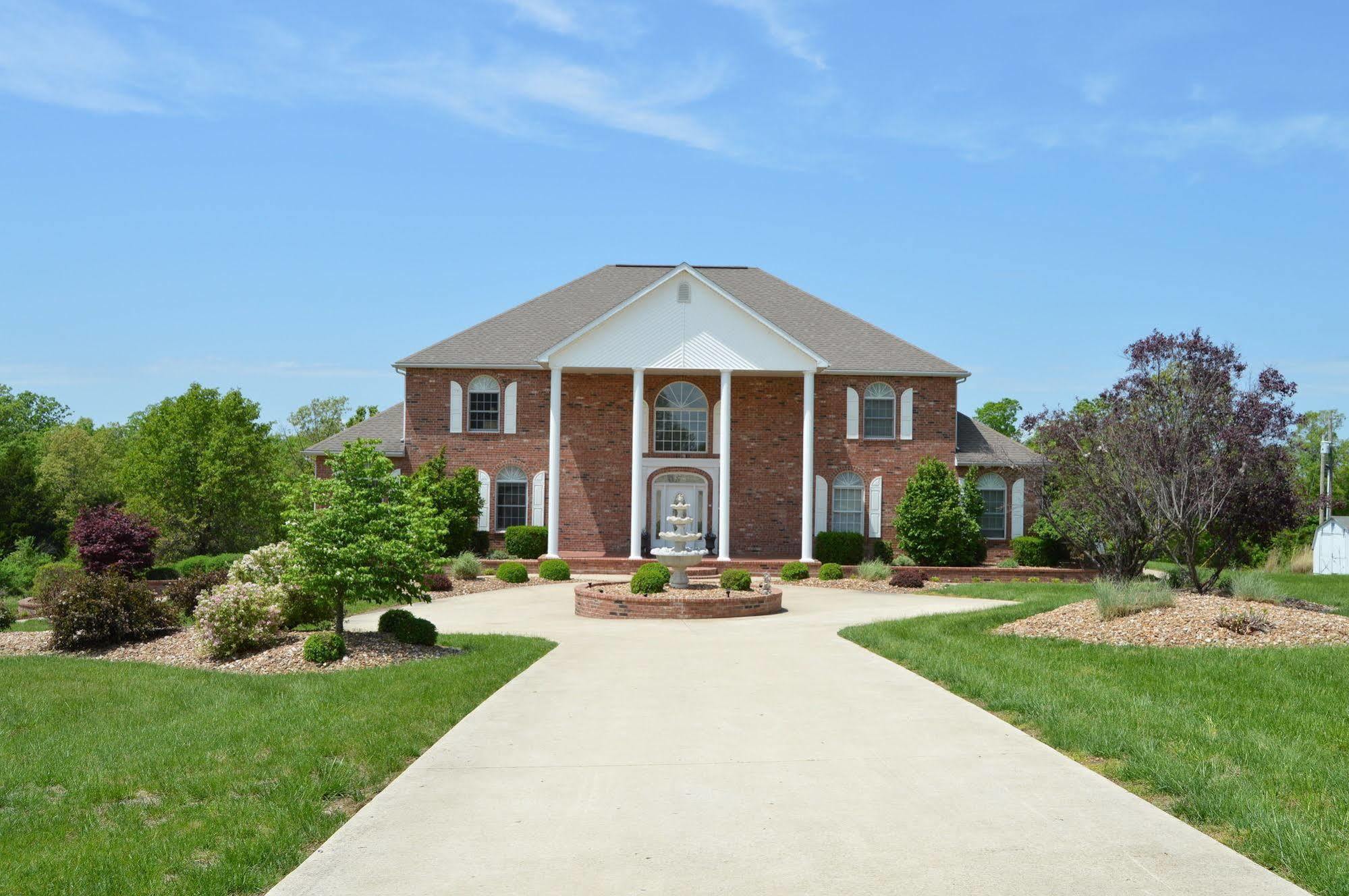 Lafayette Grand Manor Apartment Waynesville Bagian luar foto